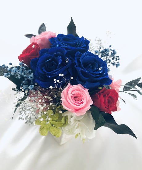 プリザーブドフラワー幸福の青い薔薇 とピンクと赤い薔薇の祝福【リボンラッピング付き】