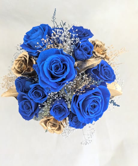 青い薔薇とゴールドローズアレンジ/プリザーブドフラワー夜空の輝き（フラワーケースリボンラッピング付き）