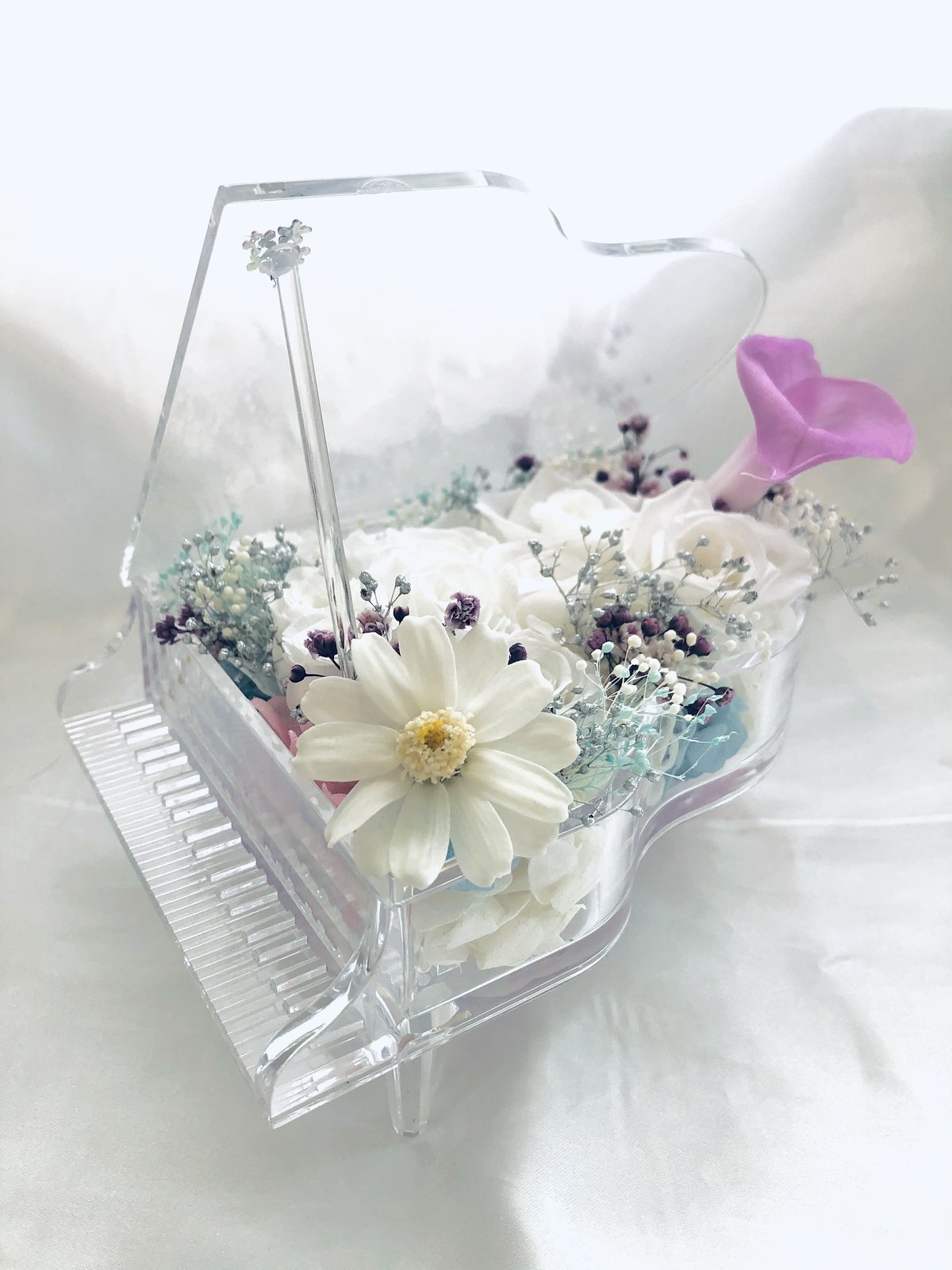 プリザーブドフラワー／グランドピアノシリーズ】白い薔薇とカラーの