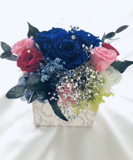 プリザーブドフラワー幸福の青い薔薇 とピンクと赤い薔薇の祝福【リボンラッピング付き】
