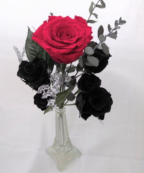 プリザーブドフラワー黒薔薇の魔法発動中シリーズ／大輪の赤い薔薇と黒薔薇の花束　love forever　永遠の愛