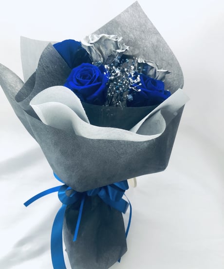 プリザーブドフラワー青とシルバーローズの6輪 花束（花束ラッピング）