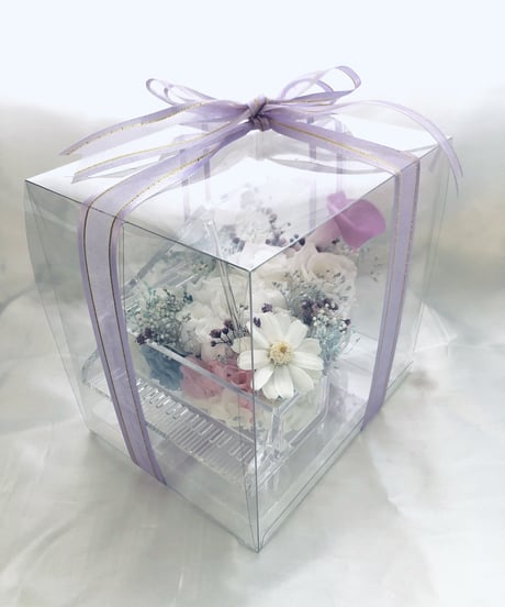 【プリザーブドフラワー／グランドピアノシリーズ】白い薔薇とカラーの音色/フラワーケースリボンラッピング付き