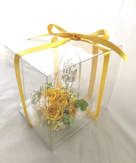 【プリザーブドフラワー／ガラスの靴シリーズ】陽気な黄色の花園で見つけた幸運の四葉のクローバー