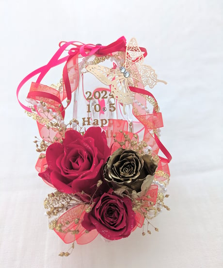 【プリザーブドフラワー／ガラスの靴ミニシリーズ】赤い薔薇と金の薔薇と蝶々
