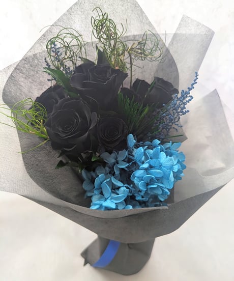 プリザーブドフラワー／黒薔薇7輪と緑と青い紫陽花の花束（黒薔薇の魔法発動中シリーズ）