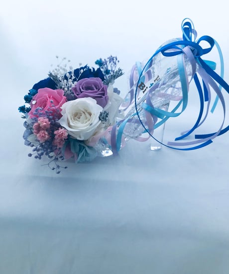 【プリザーブドフラワー／ガラスの靴ミニシリーズ】青い薔薇とミニ薔薇5輪の魔法の靴