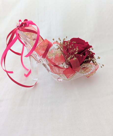 【プリザーブドフラワー／ガラスの靴ミニシリーズ】赤い薔薇と金の薔薇と蝶々