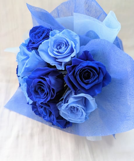 青とブルーの2色の薔薇13輪の花束薔薇のみ／プリザーブドフラワー（花束の高さをおさえたコンパクトサイズ）