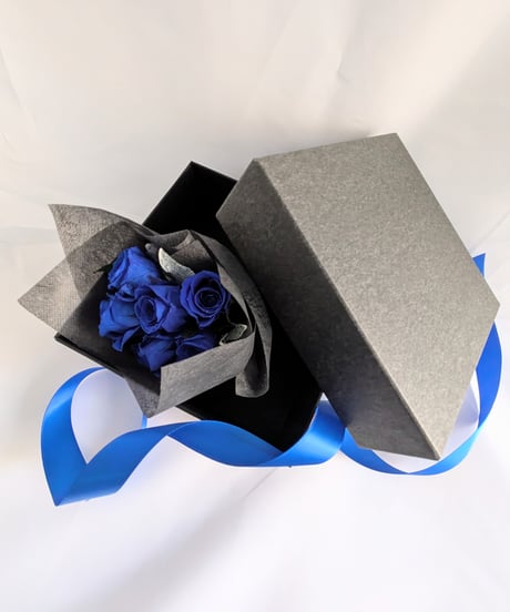 プリザーブドフラワー／青いミニ薔薇6輪の花束ボックス縦横14cmのギフト