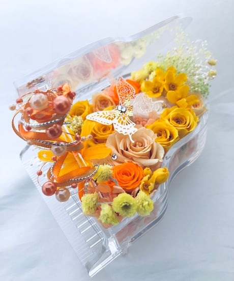 プリザーブドフラワー/ピアノアレンジ黄色の花と蝶々の明るい音（フラワーケースリボンラッピングつき）