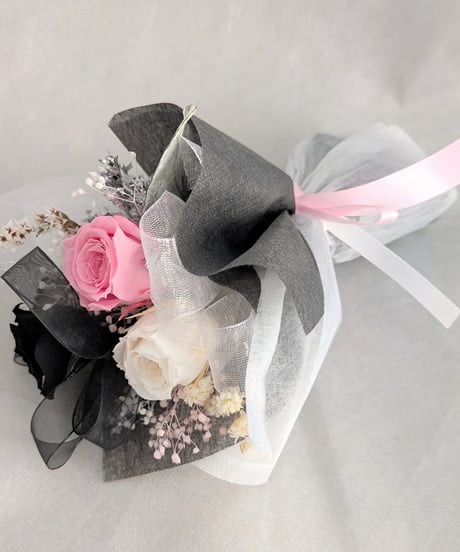 プリザーブドフラワー／花束ボックス／3色のミニ薔薇紫と小花のミニ花束 ピンク／光彩陸離