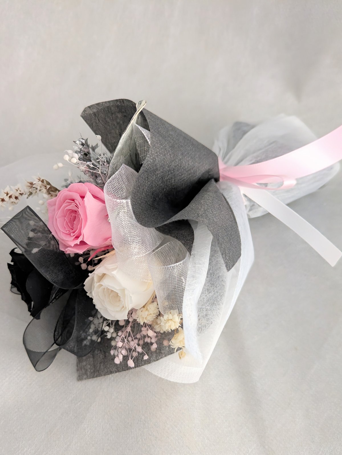 プリザーブドフラワー／花束ボックス／3色のミニ薔薇紫と小花のミニ