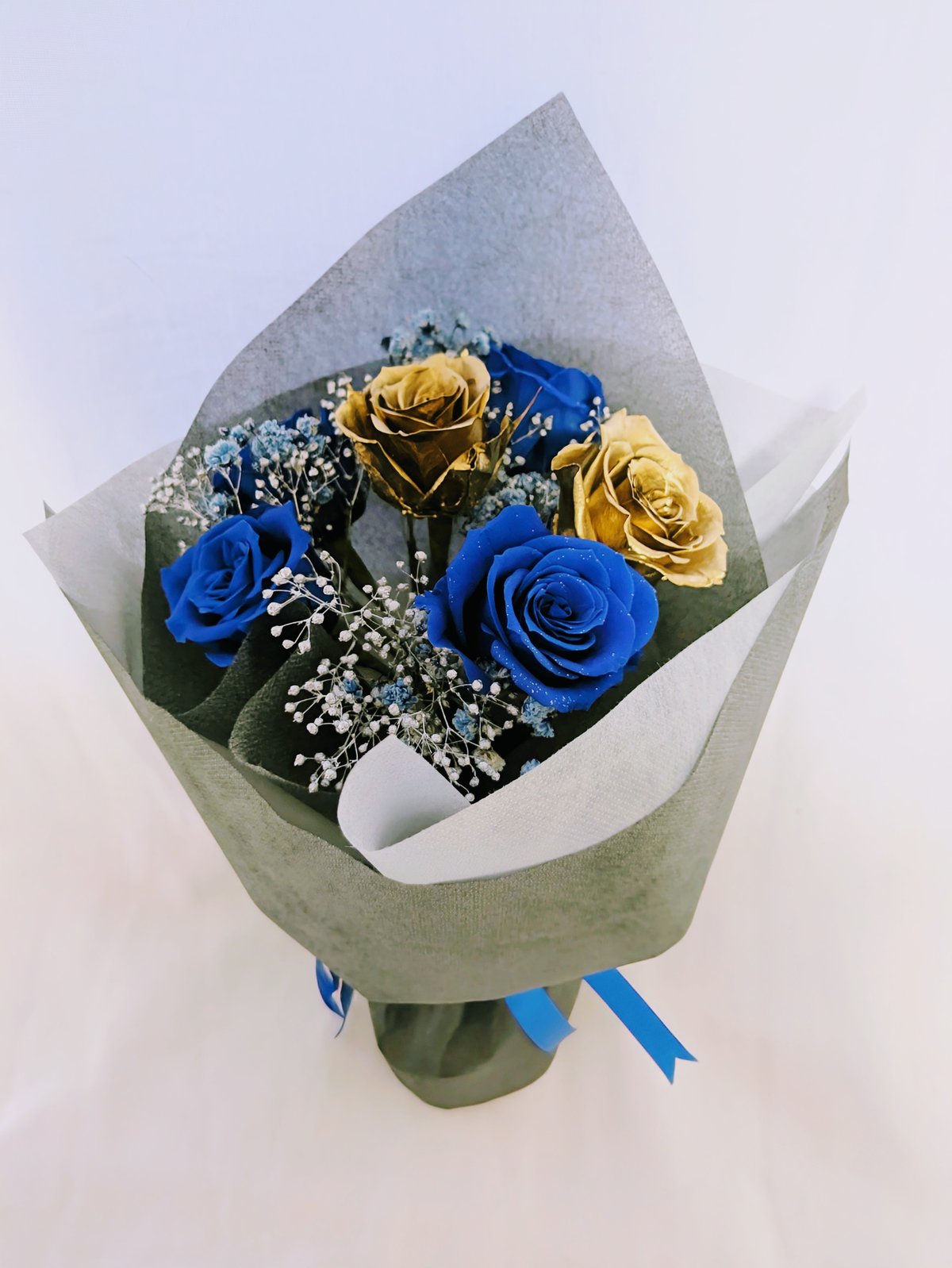 プリザーブドフラワー青とゴールドローズの6輪 枯れない花束（花束