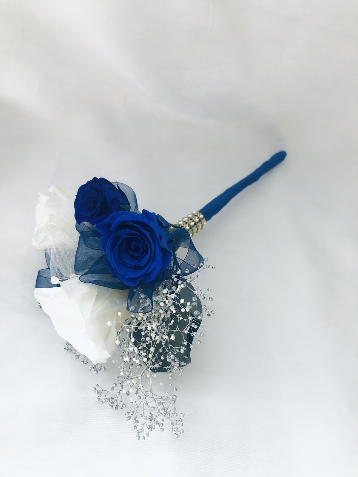 青と白のプリザーブドバラの花束 プリザーブドフラワー青と白薔薇のふんわり花束 | 世都華