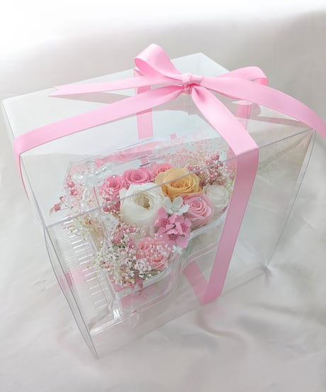 【プリザーブドフラワー／グランドピアノシリーズ】白い薔薇とミニ薔薇と小花のフラワーピアノ/フラワーケースリボンラッピング付き