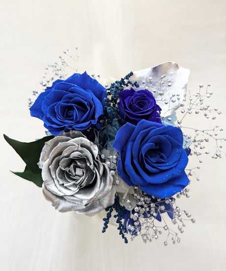 プリザーブドフラワー幸福の青い薔薇とシルバーのローズアレンジ【リボンラッピング付き】