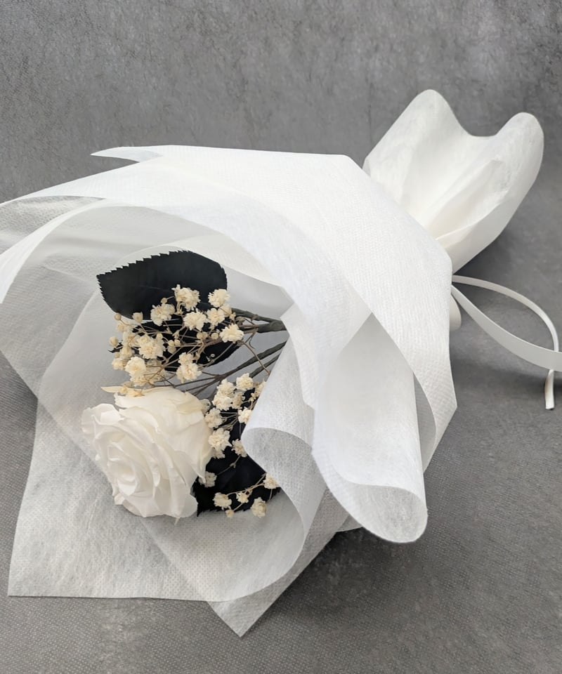 プリザーブドフラワー／白薔薇とかすみ草のふんわり一輪ラッピング