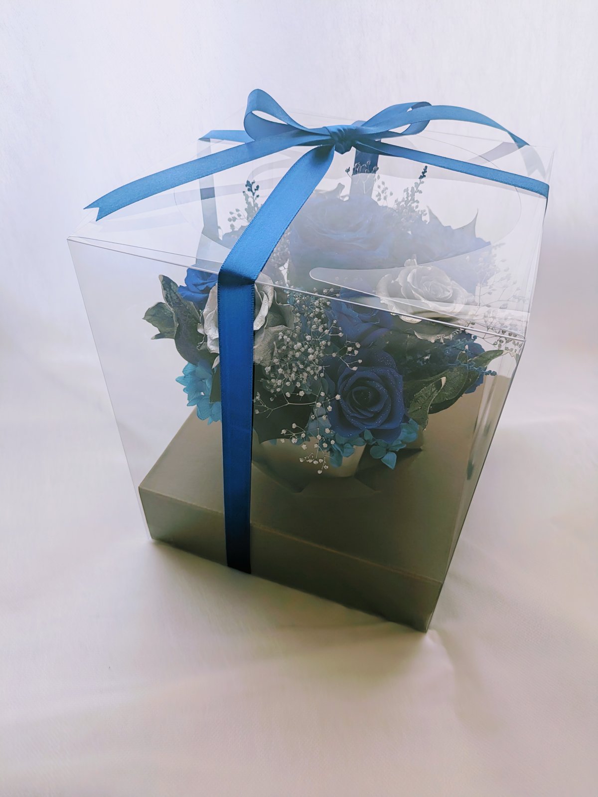 青い薔薇とシルバーローズアレンジ/プリザーブドフラワー夜空の輝き