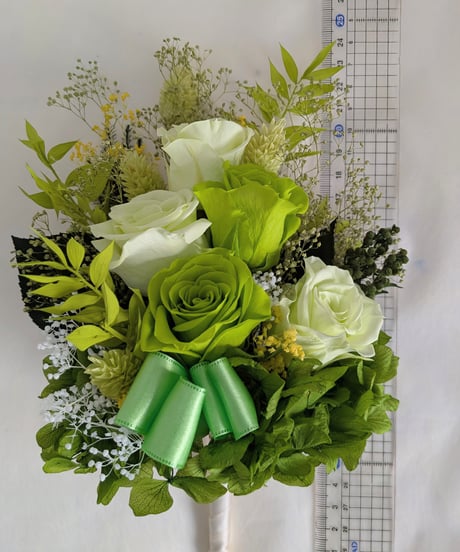 プリザーブドフラワー／グリーンローズと小花の飾り花（お供え使用可・花器は含まれません）