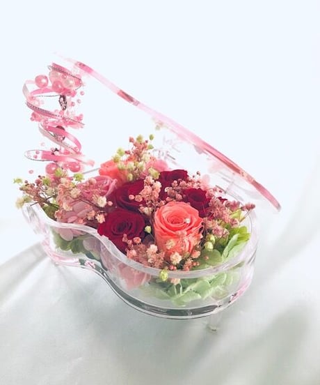 【プリザーブドフラワー／グランドピアノシリーズ】赤い薔薇の情熱を讃えて、透明のピアノが奏でる美しい旋律