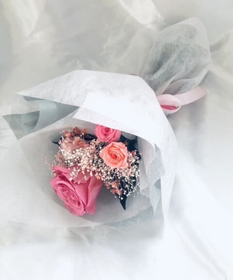 ピンクローズとミニ薔薇とかすみ草のふんわり花束（プリザーブドフラワー）