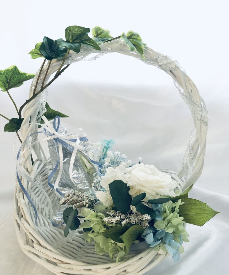 プリザーブドフラワーガラスの靴リングピローの花かごアレンジ | 世都華