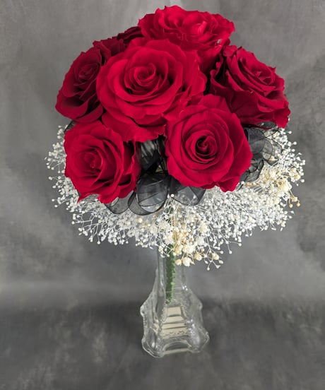 プリザーブドフラワー大輪の赤い薔薇花束11本／白いかすみ草の愛の贈り物