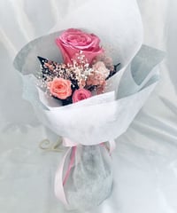 ピンクローズとミニ薔薇とかすみ草のふんわり花束（プリザーブドフラワー）
