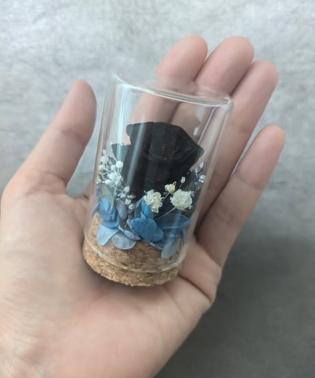 プリザーブドフラワー／黒薔薇の魔法発動中シリーズ／黒ミニ薔薇と小花のミニガラスボトルギフト