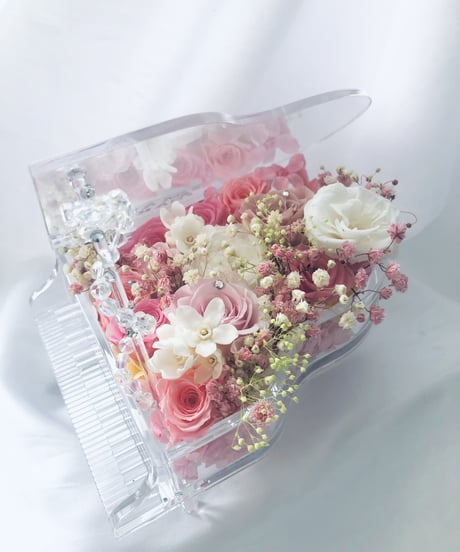 【プリザーブドフラワー／グランドピアノシリーズ】透明なグランドピアノとピンクの薔薇たちのスイートメモリーズ【リボンラッピング付き】