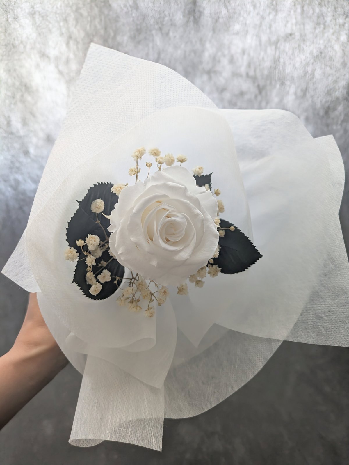 プリザーブドフラワー／白薔薇とかすみ草のふんわり一輪ラッピング