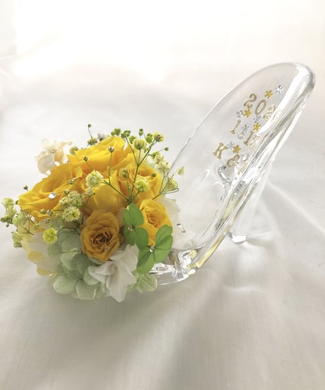 【プリザーブドフラワー／ガラスの靴シリーズ】陽気な黄色の花園で見つけた幸運の四葉のクローバー