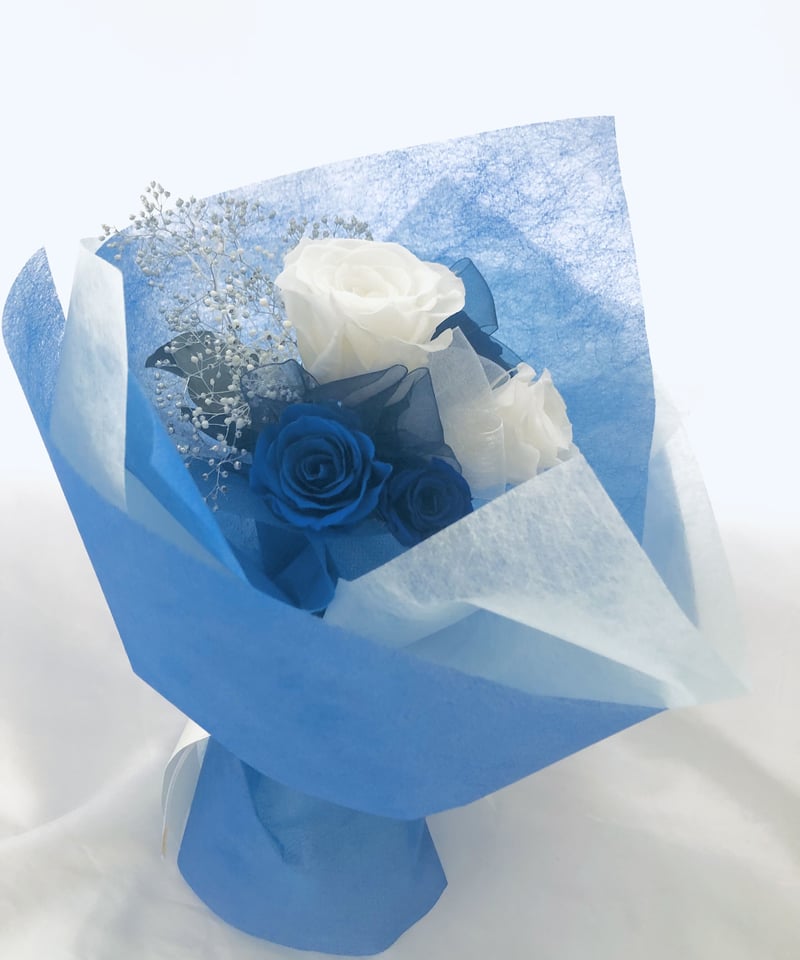プリザーブドフラワー青と白薔薇のふんわり花束 | 世都華 プリザーブドフラワー青と白薔薇のふんわり花束 | 世都華