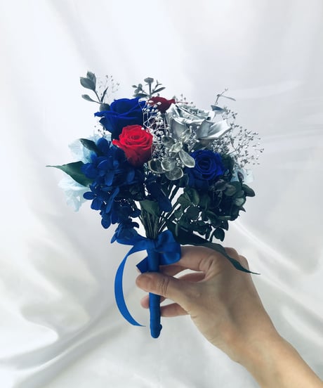 プリザーブドフラワー青と赤い薔薇にシルバーローズの魔法の枯れない花束【リボンラッピング付き】