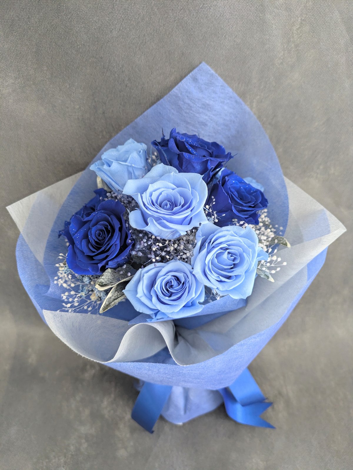青い薔薇 様@AF & KC & IW プリザーブドフラワー青い薔薇と水色の薔薇11本とかすみ草の花束／奇跡