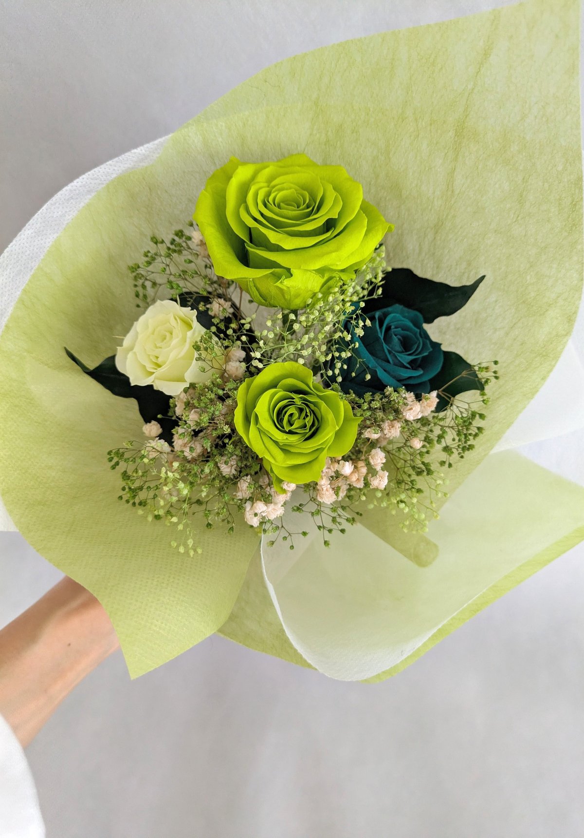 カラフル花束うさぎの花束 ハンドメイド レジン ミントグリーン リボン お花 緑 カラフル花束うさぎの花束 ハンドメイド レジン ミントグリーン リボン