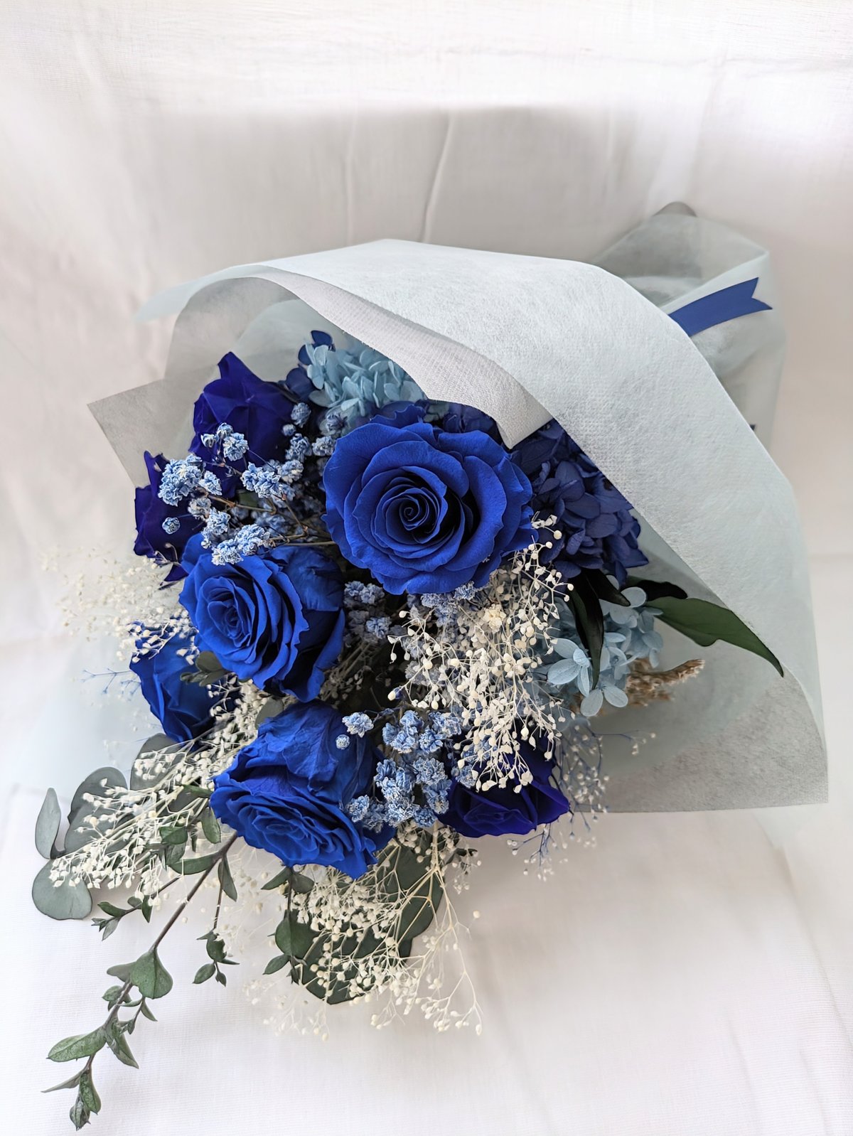 青薔薇 ブリザードフラワー 小物 直径約18cm 枯れないお花、青バラ12本の