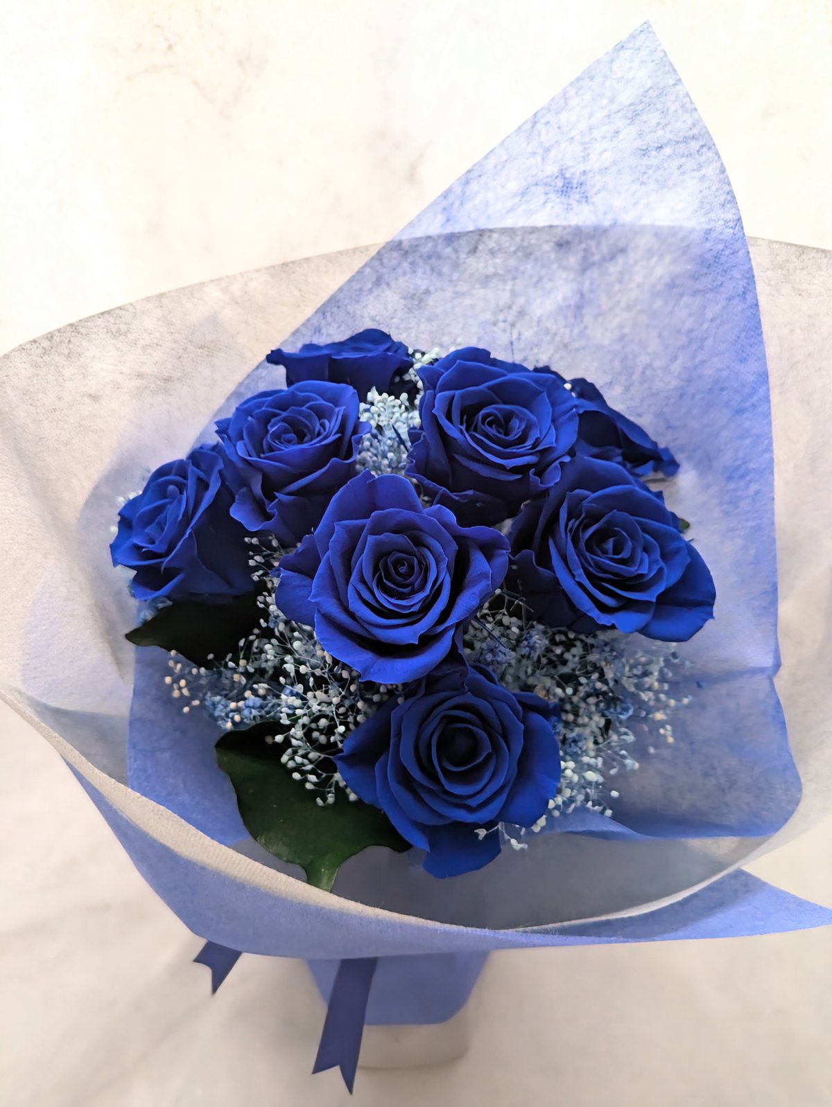 プリザーブドフラワー青い薔薇11本とブルーかすみ草の花束／奇跡．神の