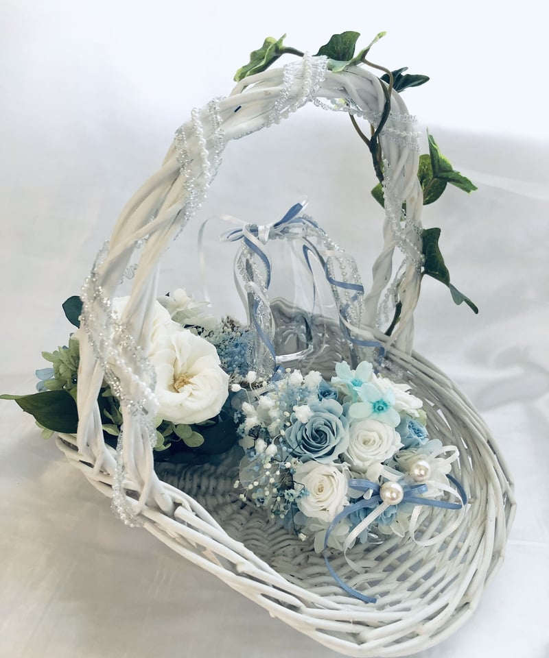 プリザーブドフラワーガラスの靴リングピローの花かごアレンジ プリザーブドフラワーガラスの靴リングピローの花かごアレンジ