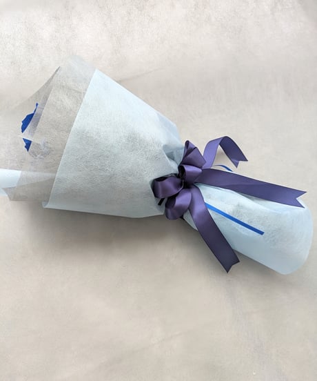【プリザーブドフラワー／青薔薇とブルーカスミ草の一輪ラッピング】