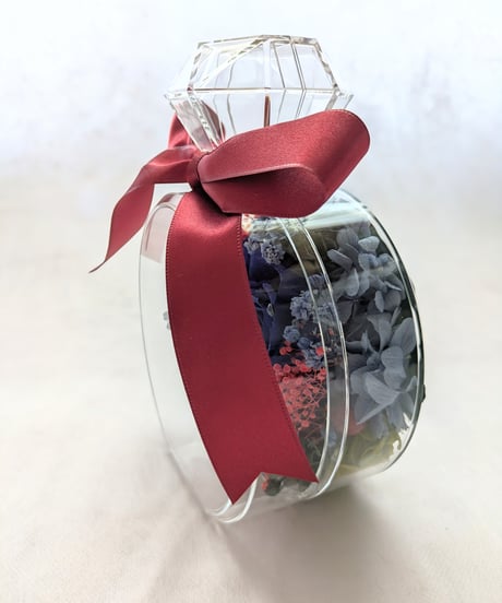 プリザーブドフラワー／青と赤の薔薇が混ざり合う魔法の香水瓶アレンジ赤リボン