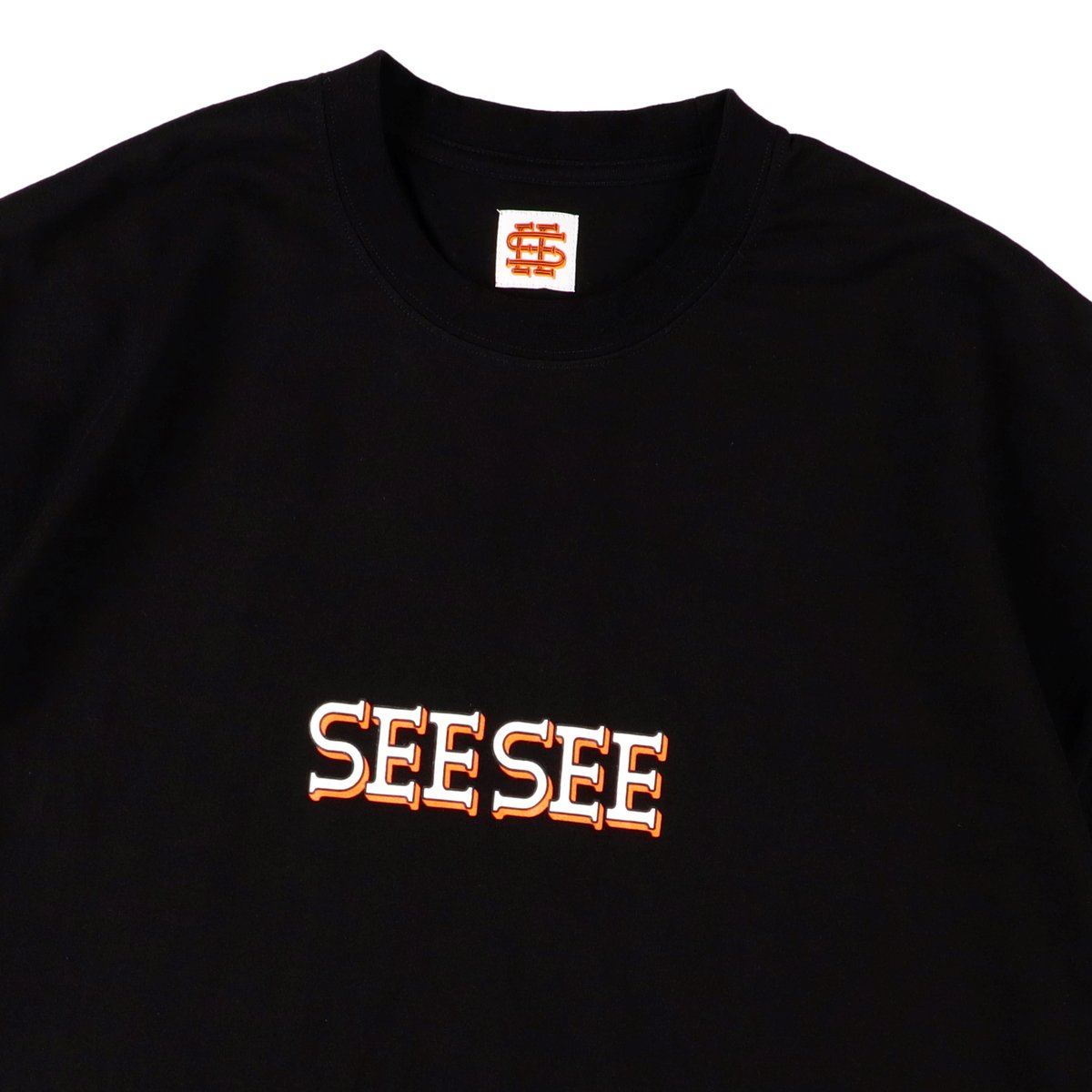 S4-3】SEE SEE BASIC SS OFFICIAL FONT LOGO TEE【B