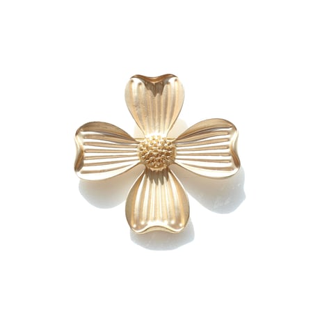 Mat gold brooch