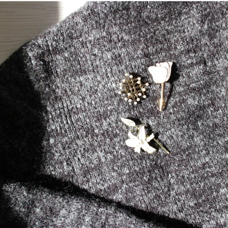 White gold Flower brooch