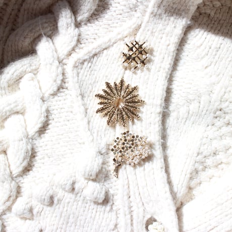 Gold bouquet brooch