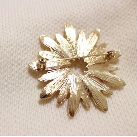 Gold flower brooch