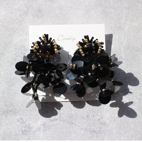 Long chandelier /// Black Top