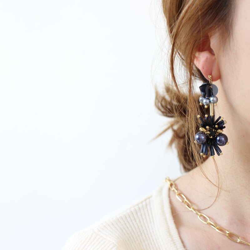 Navy///black＆gold asymmetry | Dorothy