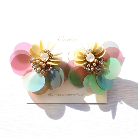 Sera /// iridescent & white